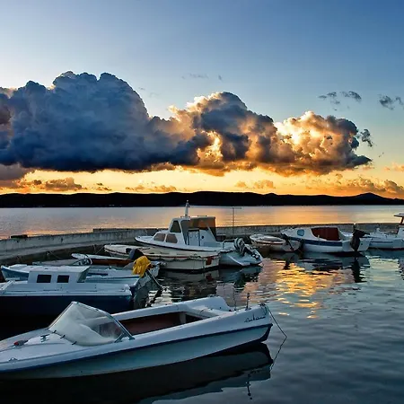 Karneol Biograd Na Moru