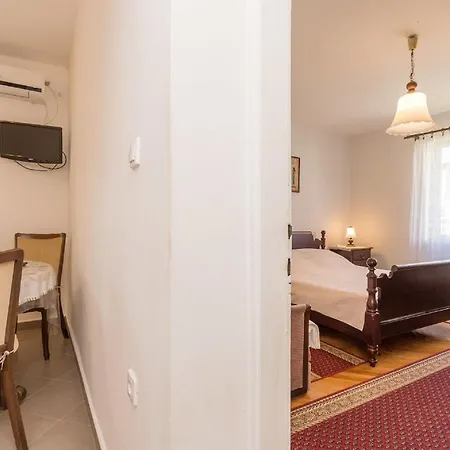 Karneol Apartman *
