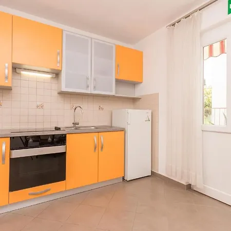 Karneol Biograd Na Moru