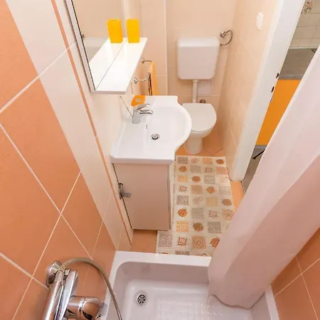 Karneol Biograd Na Moru