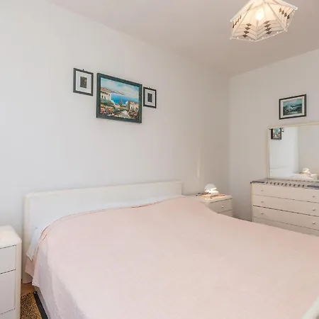 Karneol Apartman *